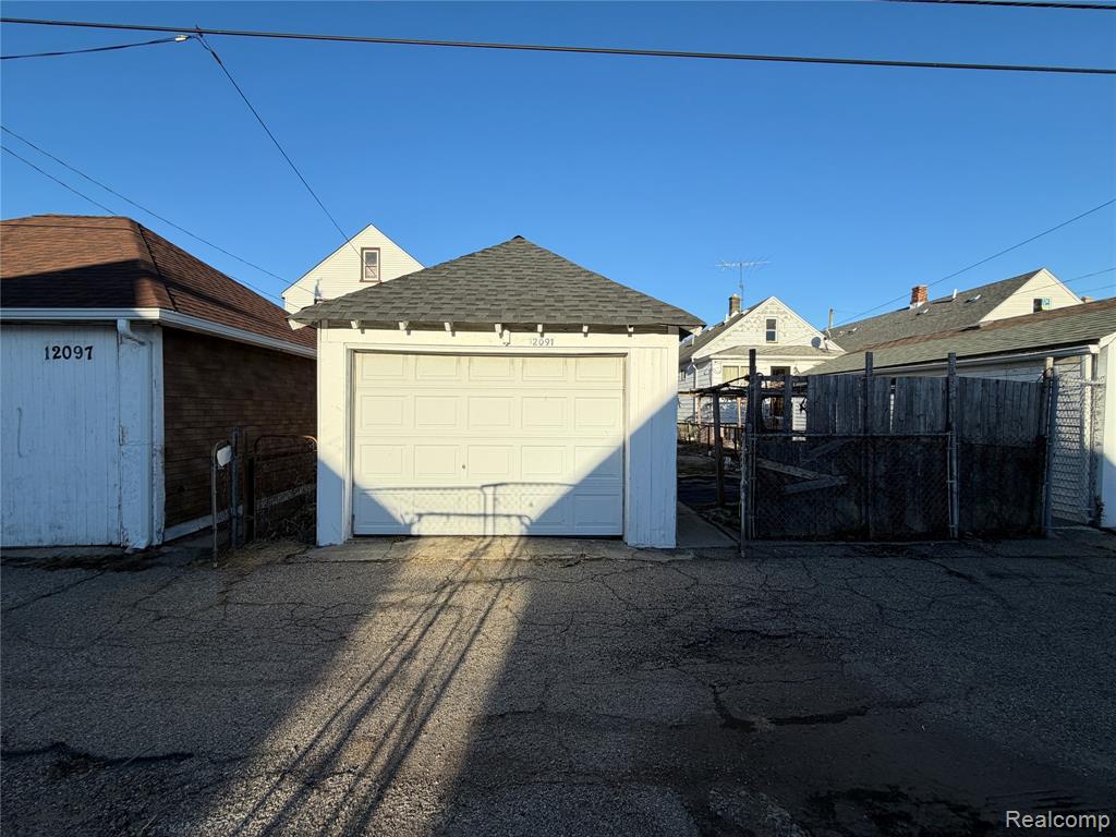 12091 Sobieski Street Property Photo 6