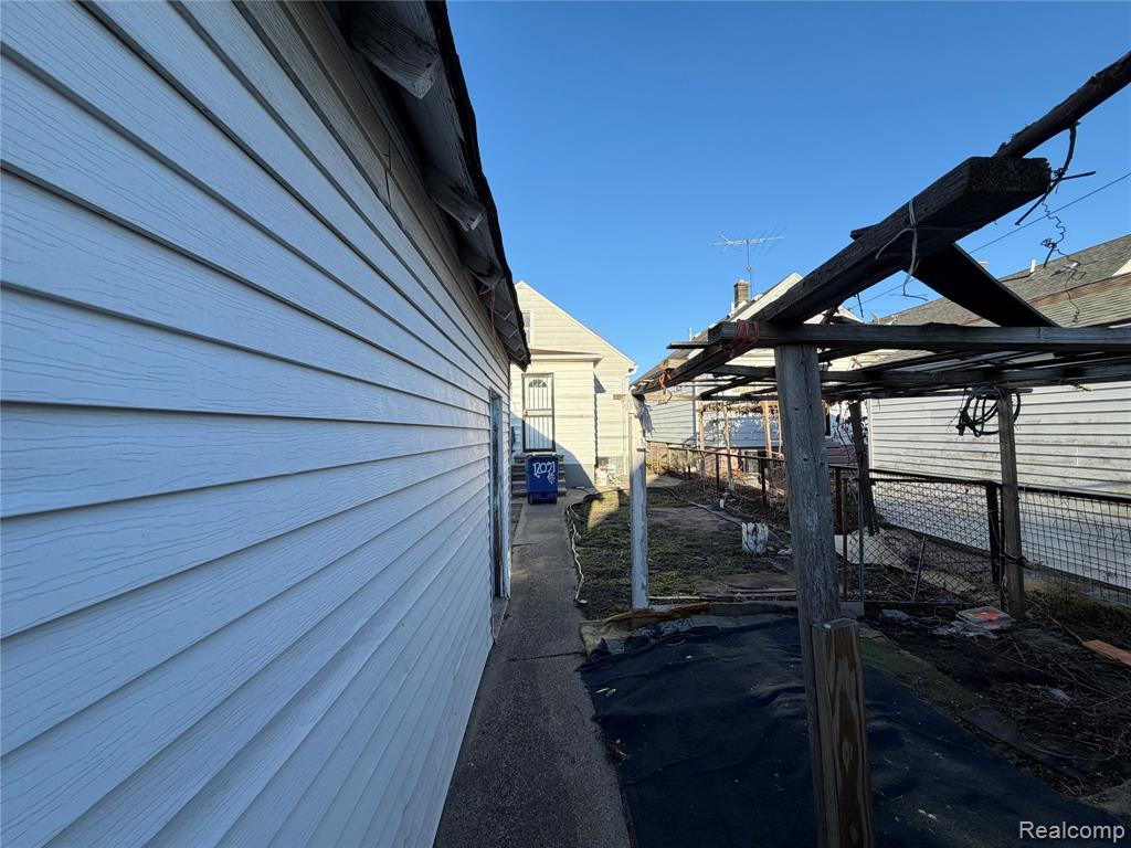 12091 Sobieski Street Property Photo 7