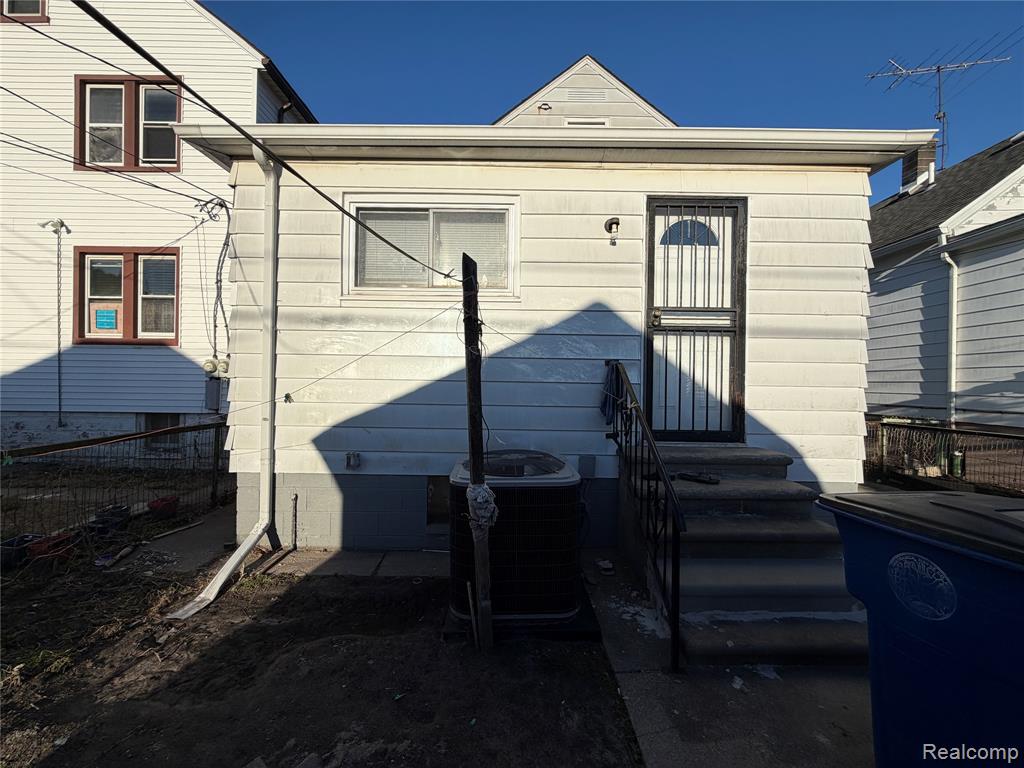 12091 Sobieski Street Property Photo 9