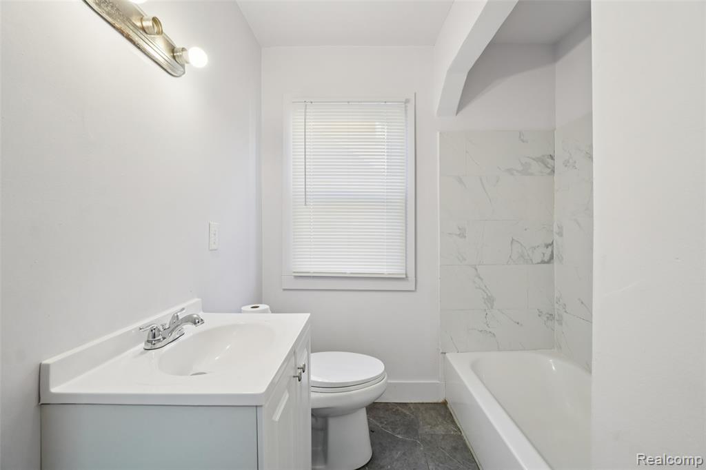 14141 Edmore Drive Property Photo 8