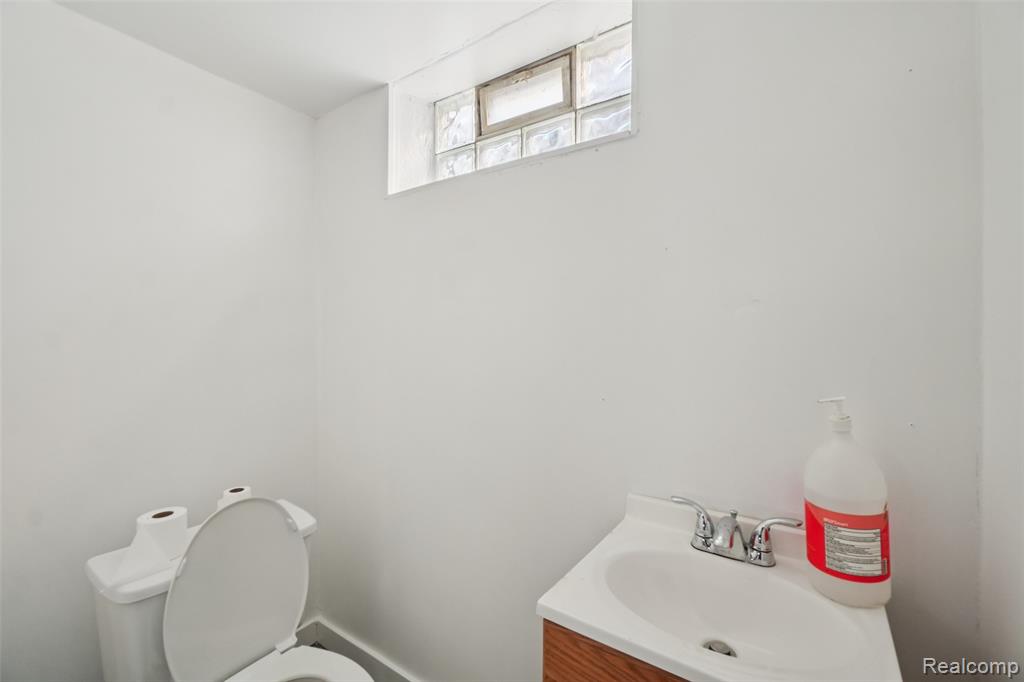 14141 Edmore Drive Property Photo 21
