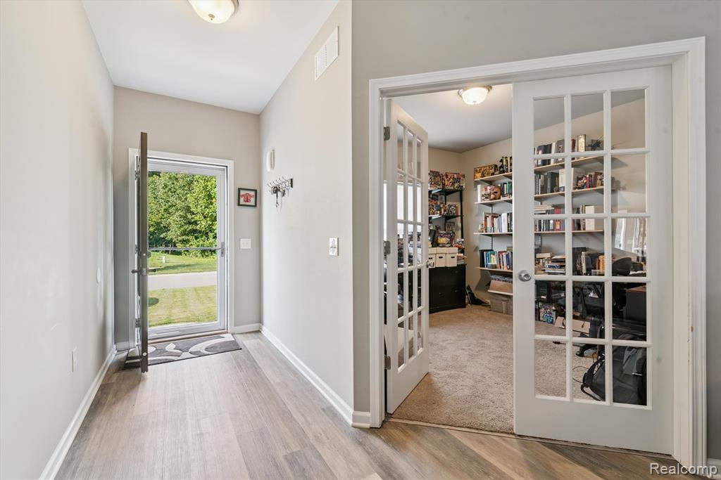 42811 Colonial Road Property Photo 3