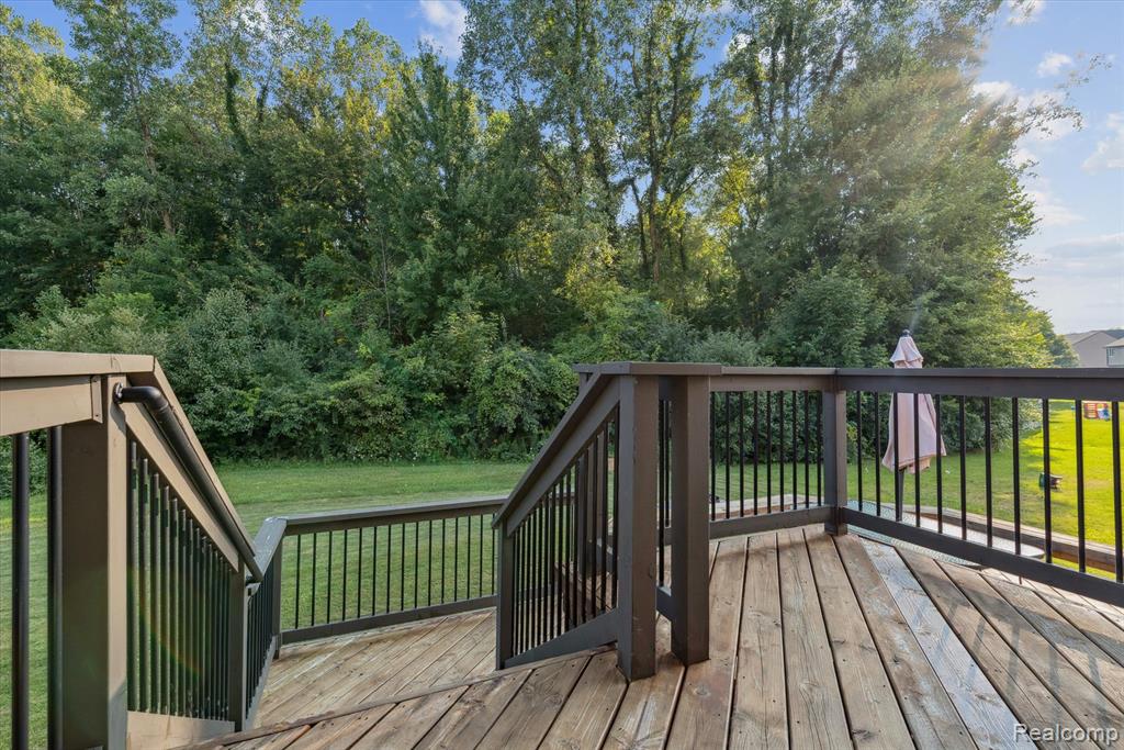 42811 Colonial Road Property Photo 26