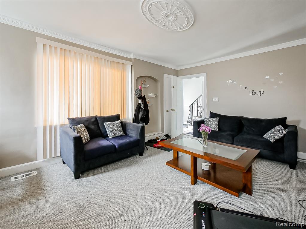 4826 Yorkshire Road Property Photo 3