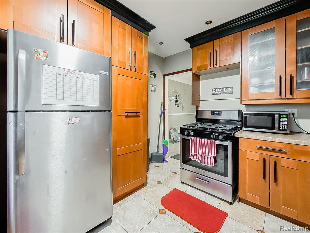 4826 Yorkshire Road Property Photo 6