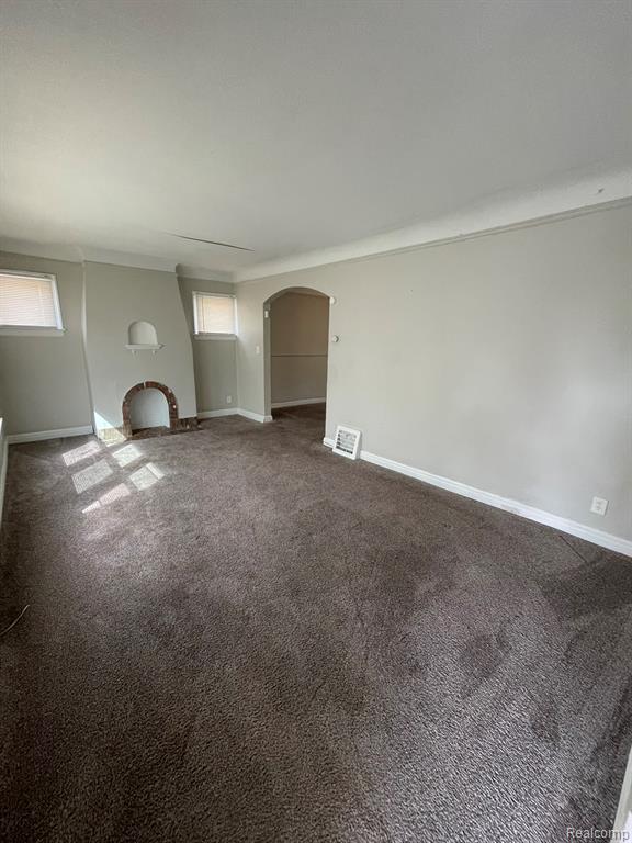 19156 Waltham Street Property Photo 5