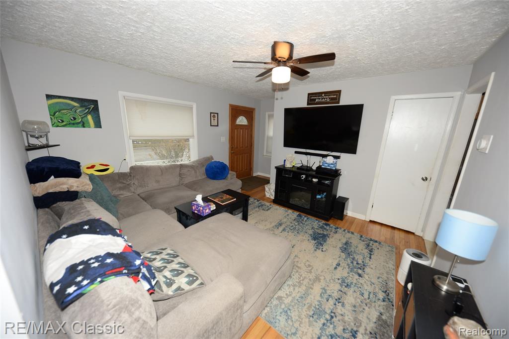 872 E Rowland Avenue Property Photo 2