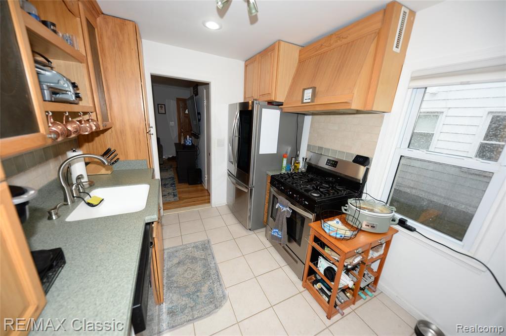 872 E Rowland Avenue Property Photo 4
