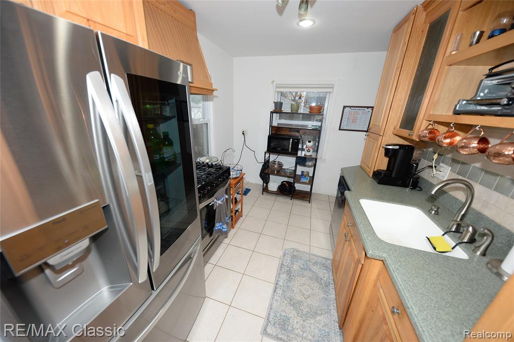 872 E Rowland Avenue Property Photo 5