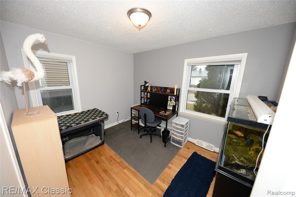 872 E Rowland Avenue Property Photo 9
