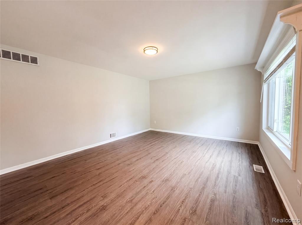 42195 Fairview Drive Property Photo 6