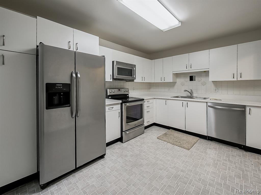 30414 Orchard Lake Road Property Photo 5