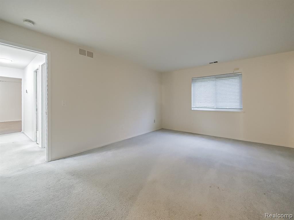 30414 Orchard Lake Road Property Photo 10
