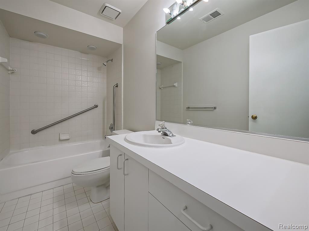 30414 Orchard Lake Road Property Photo 19