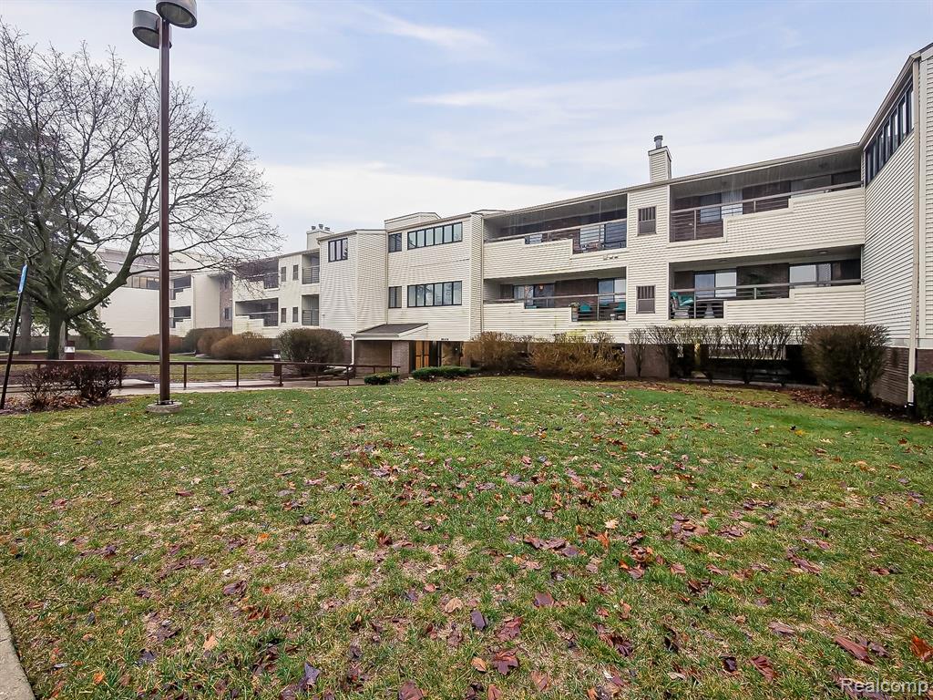 30414 Orchard Lake Road Property Photo 32