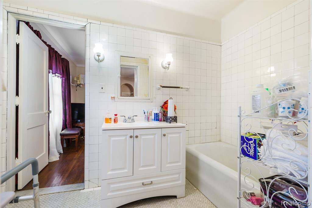 1135 Chicago Boulevard Property Photo 27