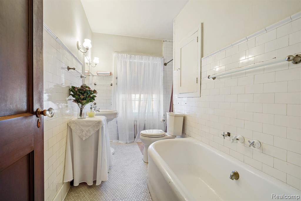 1135 Chicago Boulevard Property Photo 35