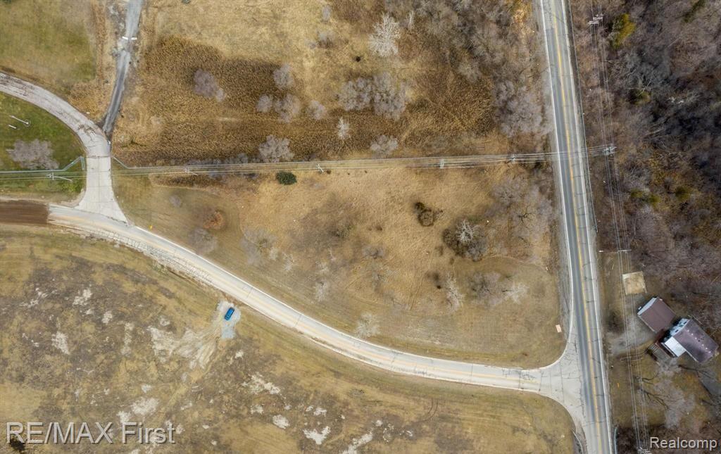 000 School Road Property Photo 2