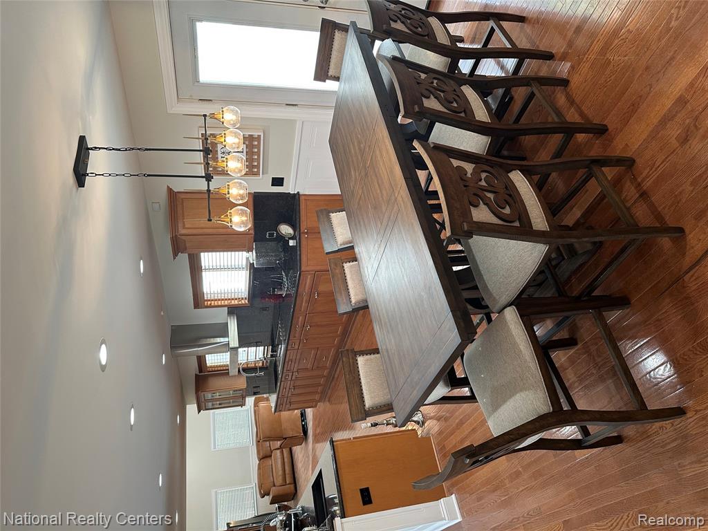 2851 Franklin Road Property Photo 9