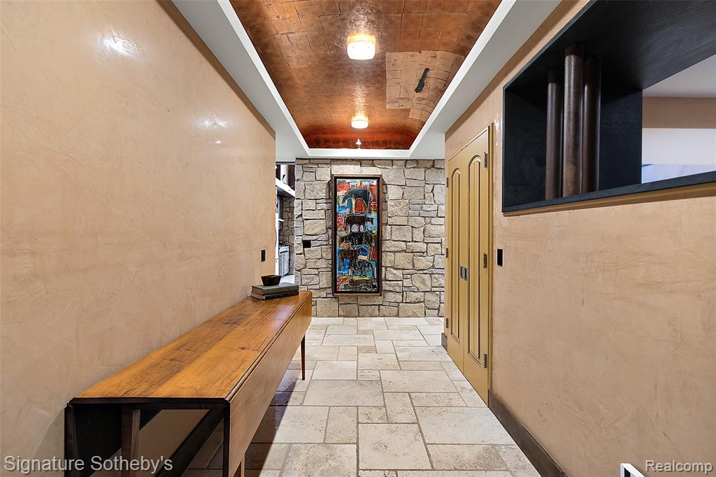 7357 Lindenmere Drive Property Photo 7
