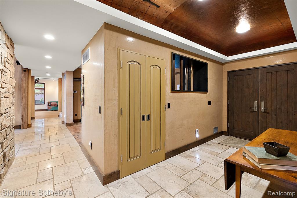 7357 Lindenmere Drive Property Photo 8