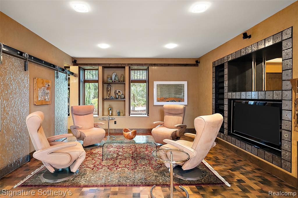 7357 Lindenmere Drive Property Photo 10