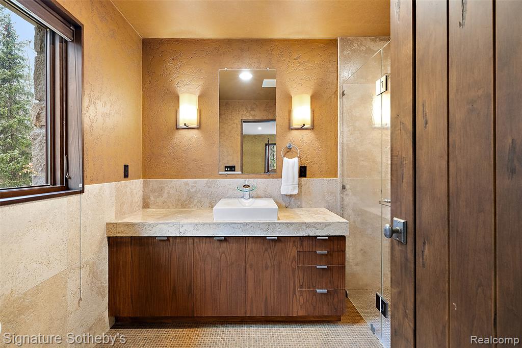 7357 Lindenmere Drive Property Photo 44