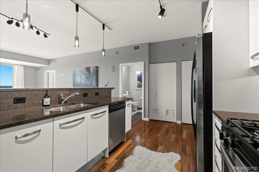 432 S Washington Avenue Property Photo 11