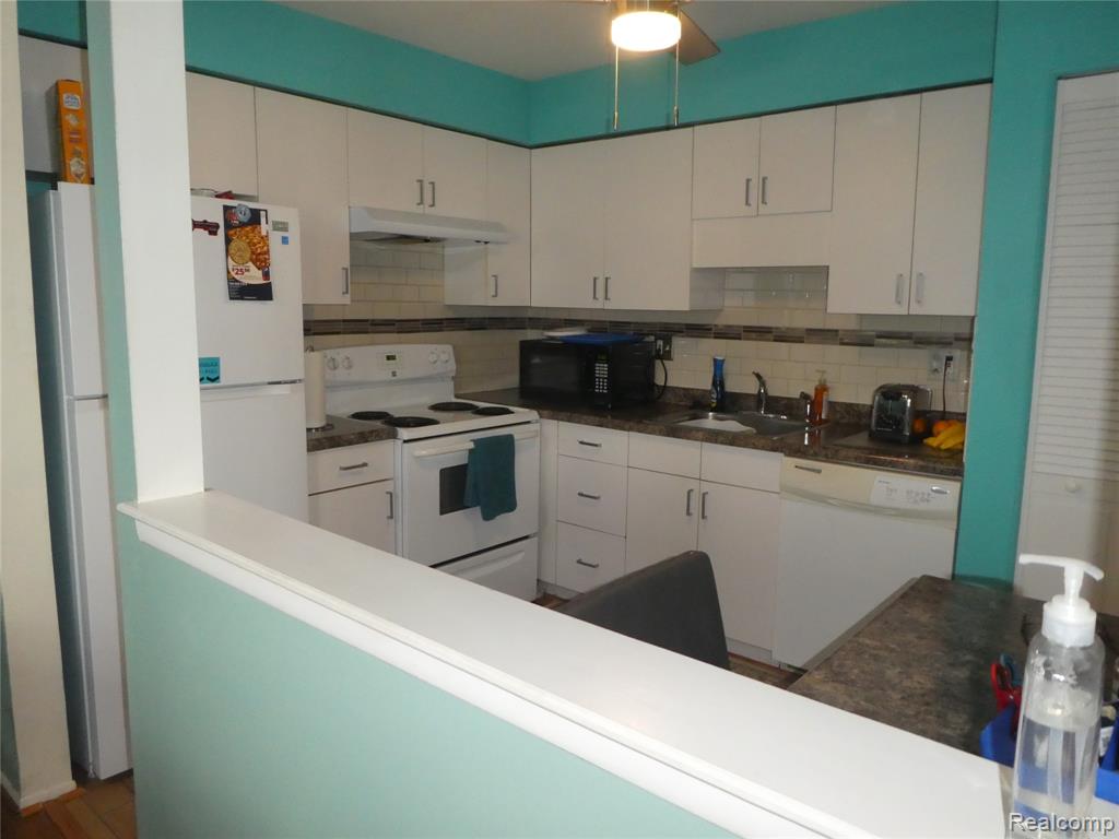 7482 Woodview Street Property Photo 8