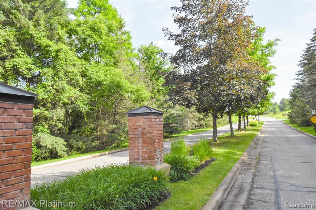 35 Shannon Glen Drive Property Photo 4