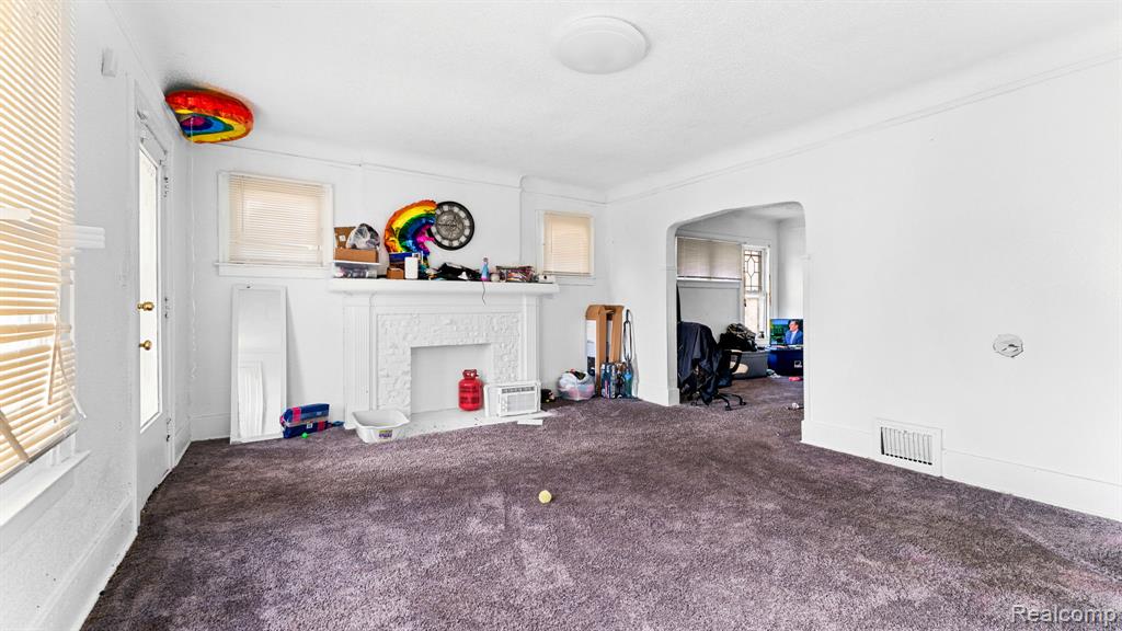2984 Leslie Street Property Photo 3
