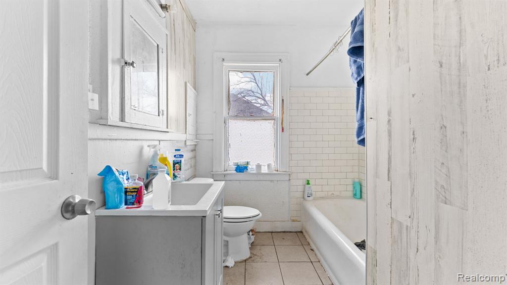 2984 Leslie Street Property Photo 5
