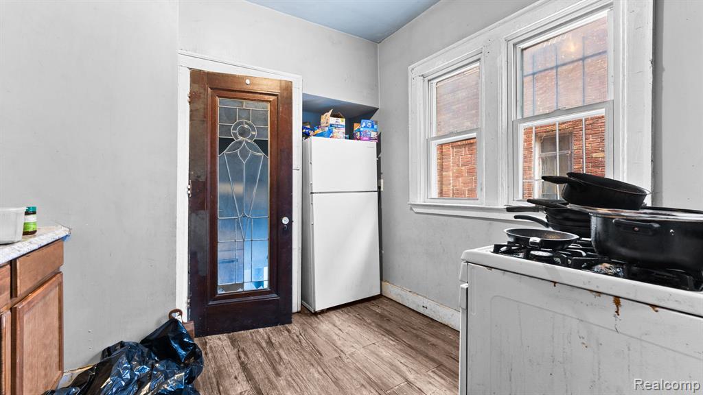 2951 Leslie Street Property Photo 4