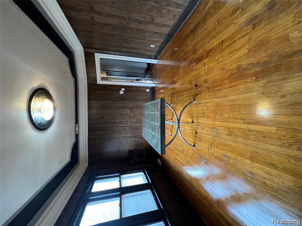 2919 Fullerton Street Property Photo 3