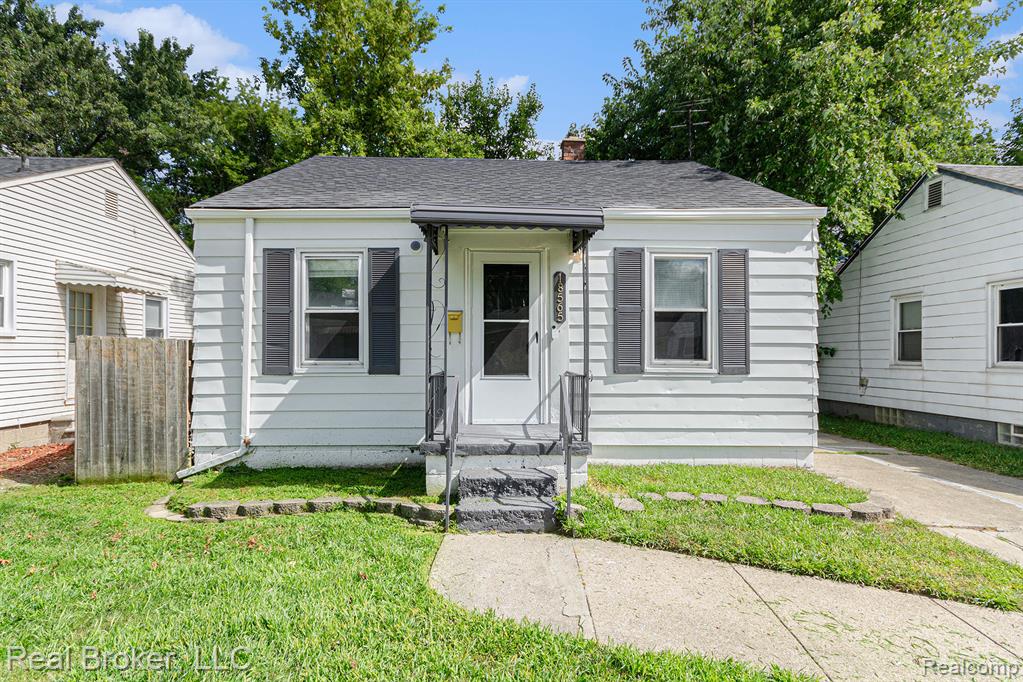 18565 Kenosha Street Property Photo 1