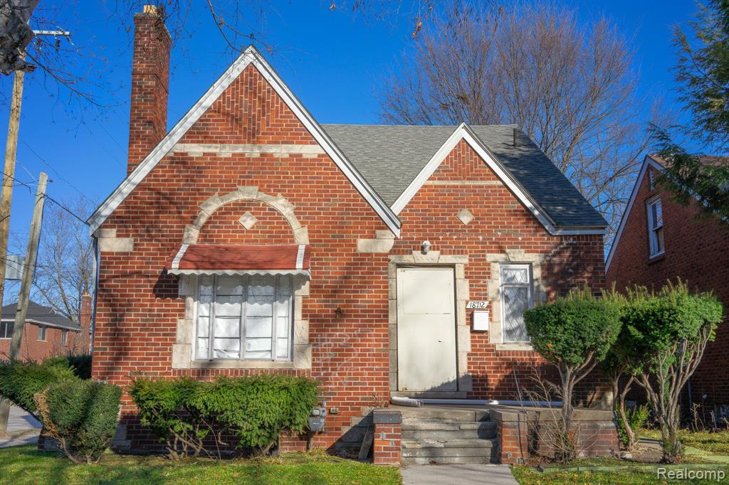 18712 Waltham Street Property Photo 1