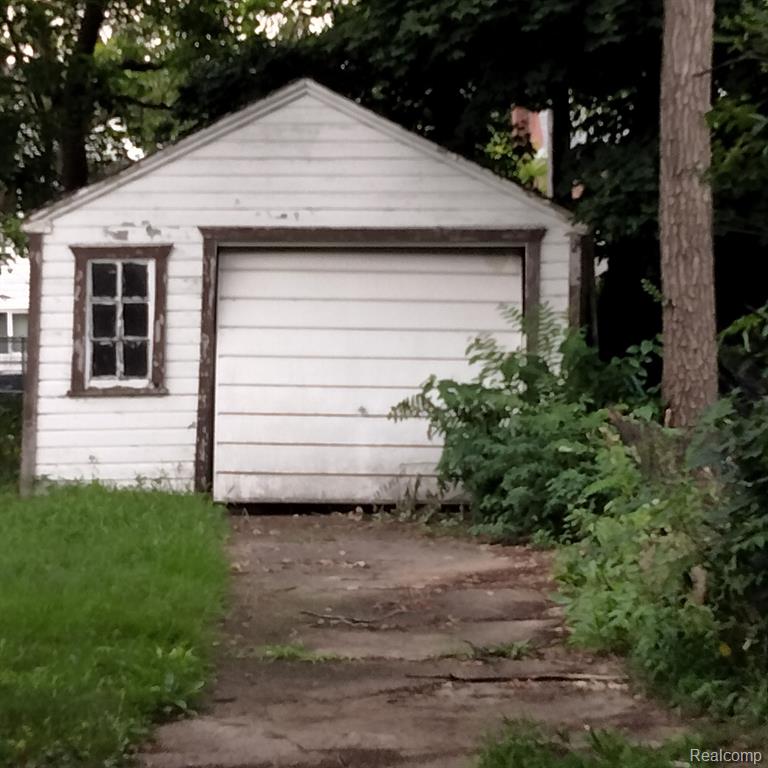 19207 Meyers Road Property Photo 5