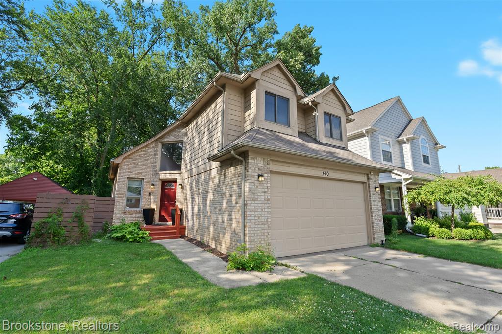 400 La Plaza Property Photo 1