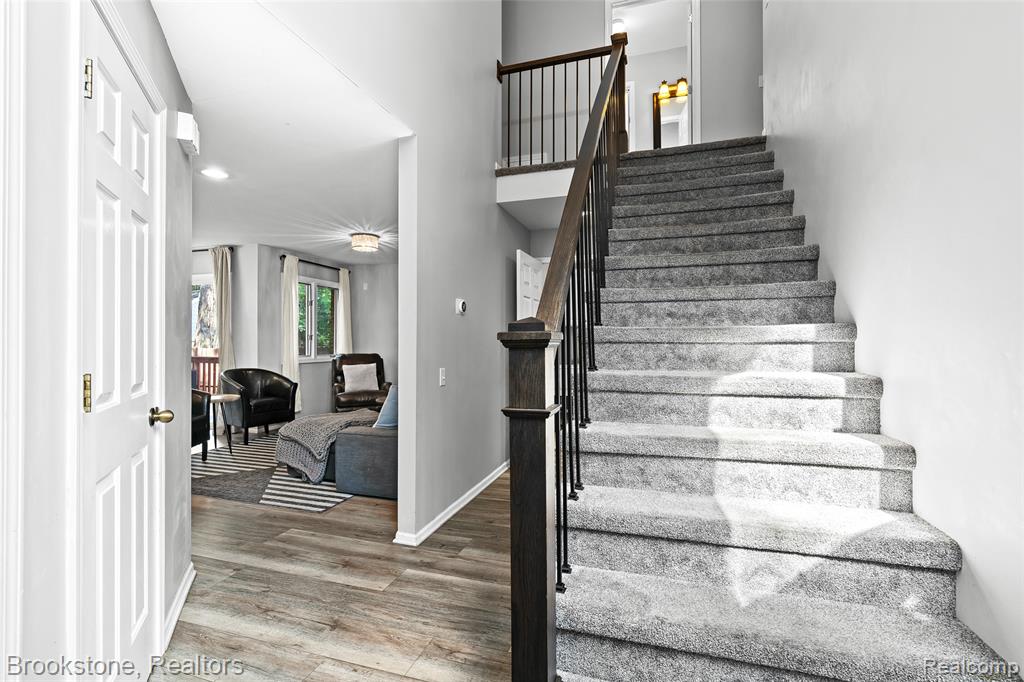 400 La Plaza Property Photo 5