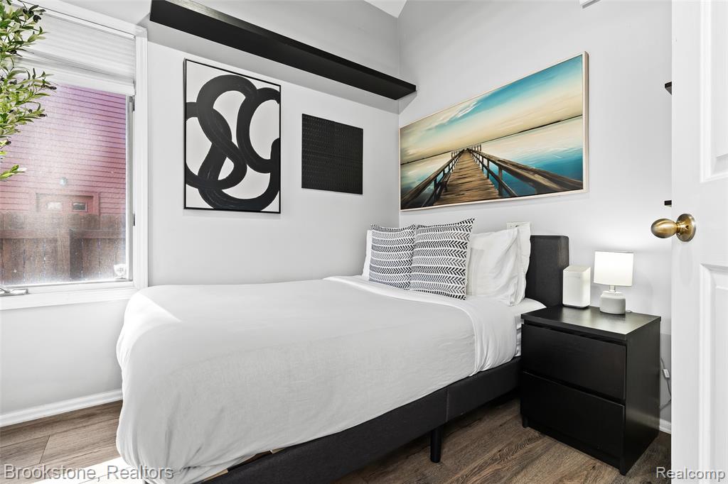 400 La Plaza Property Photo 8