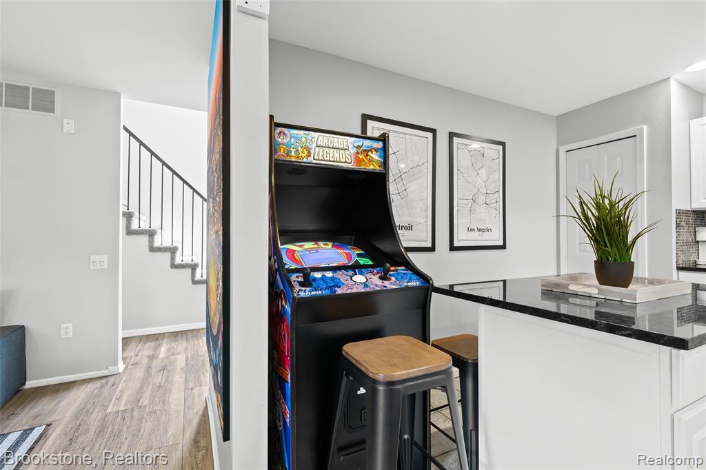 400 La Plaza Property Photo 17