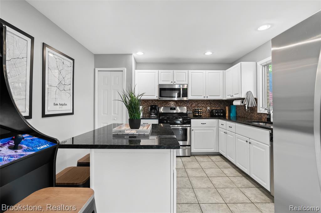400 La Plaza Property Photo 18