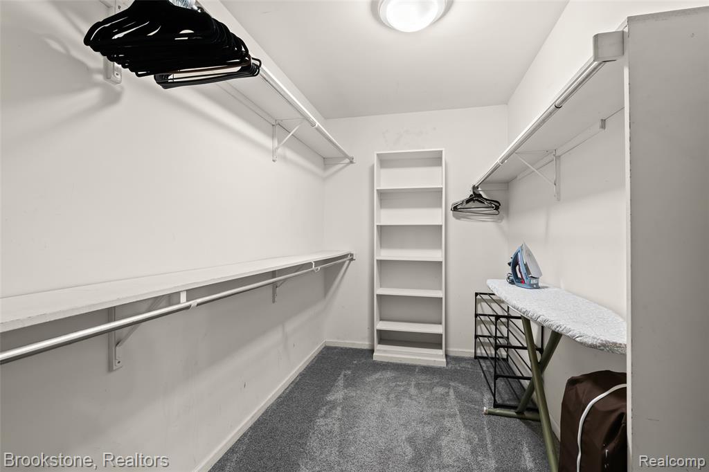 400 La Plaza Property Photo 25