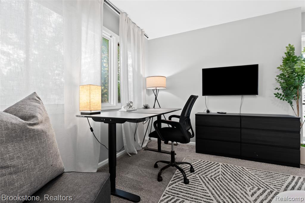 400 La Plaza Property Photo 28