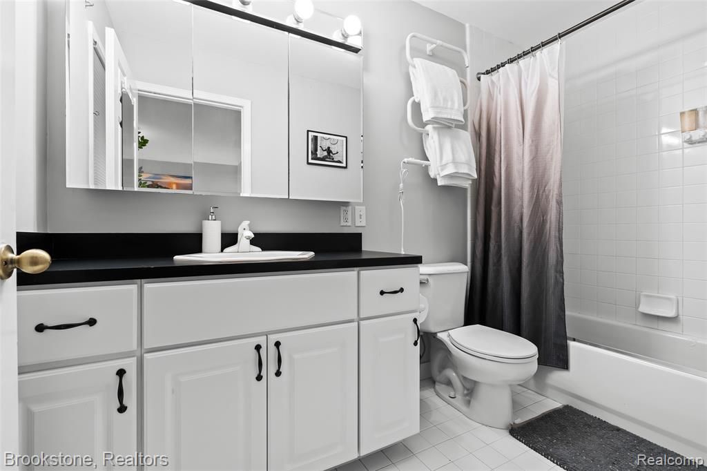 400 La Plaza Property Photo 29
