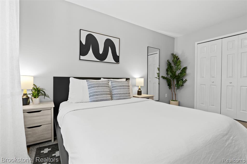 400 La Plaza Property Photo 32