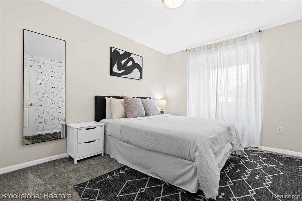 400 La Plaza Property Photo 33