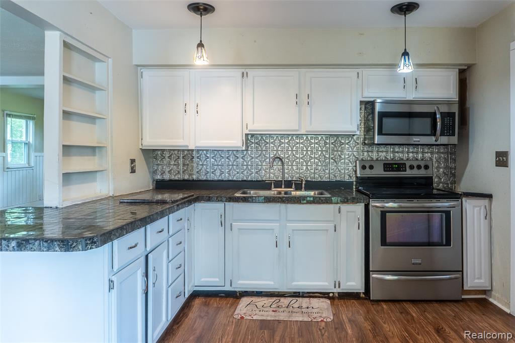 11388 Sunset Boulevard Property Photo 3