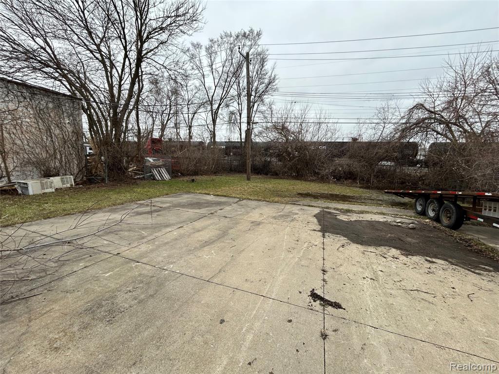 18435 Weaver Street Property Photo 2