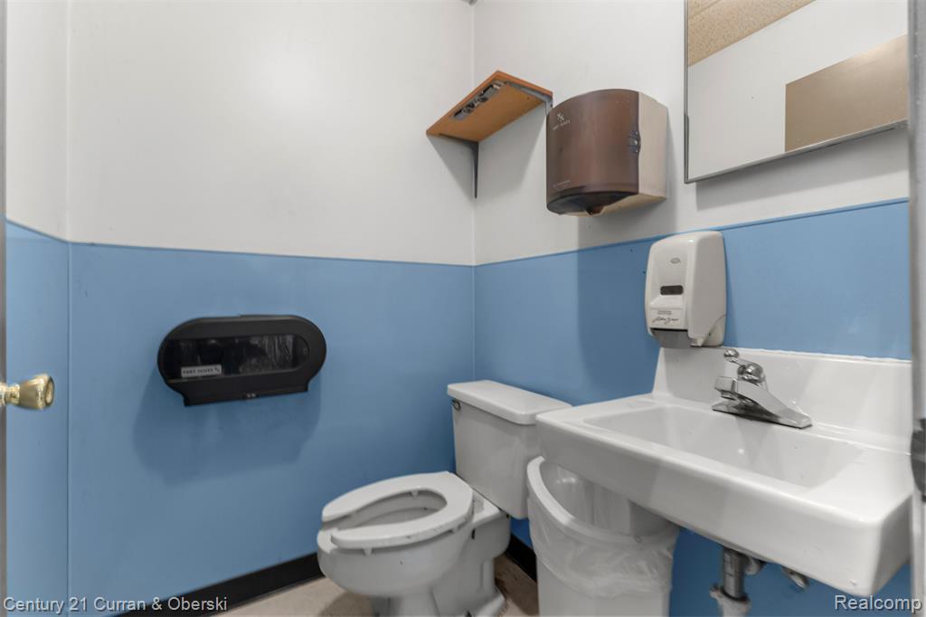 24101 W Warren Street Property Photo 16